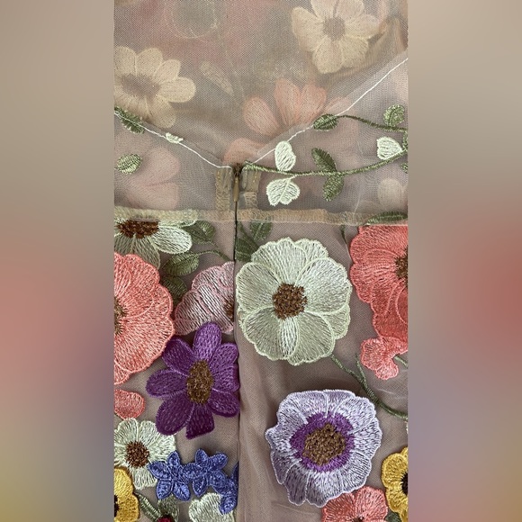 (last 1) Elise Fleurs - 3D mesh mini luxury runway dress with embroidery - Picture 12 of 12